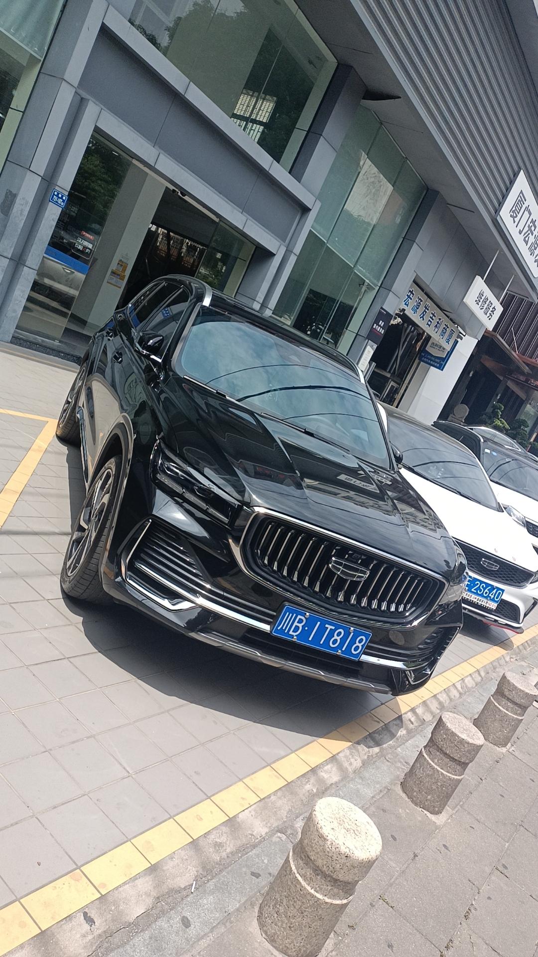 准备对星越L下手，这是今天去店里看中的两个颜色，诚信咨询车友们的落地价星越L智尊版