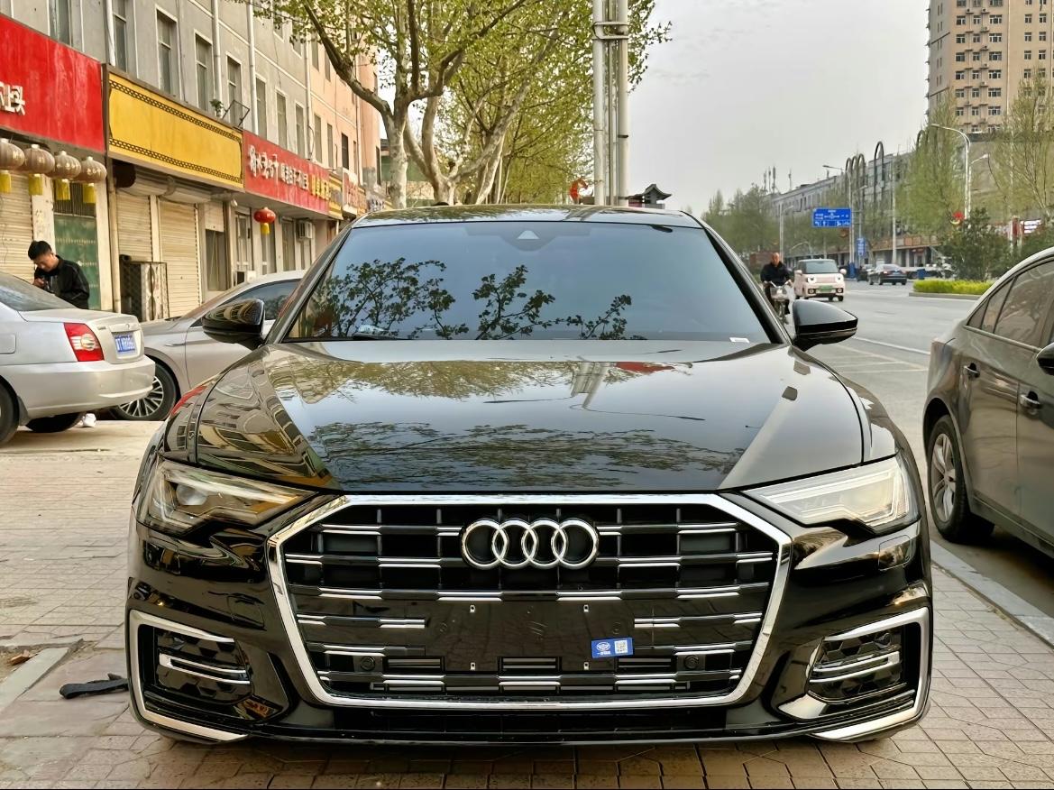 奥迪A6L 家里答应我放暑假就给买A6L 45TFSI啦，好开心，不能发朋友圈就来发个车友圈吧，满满的期待.（路上拍的别