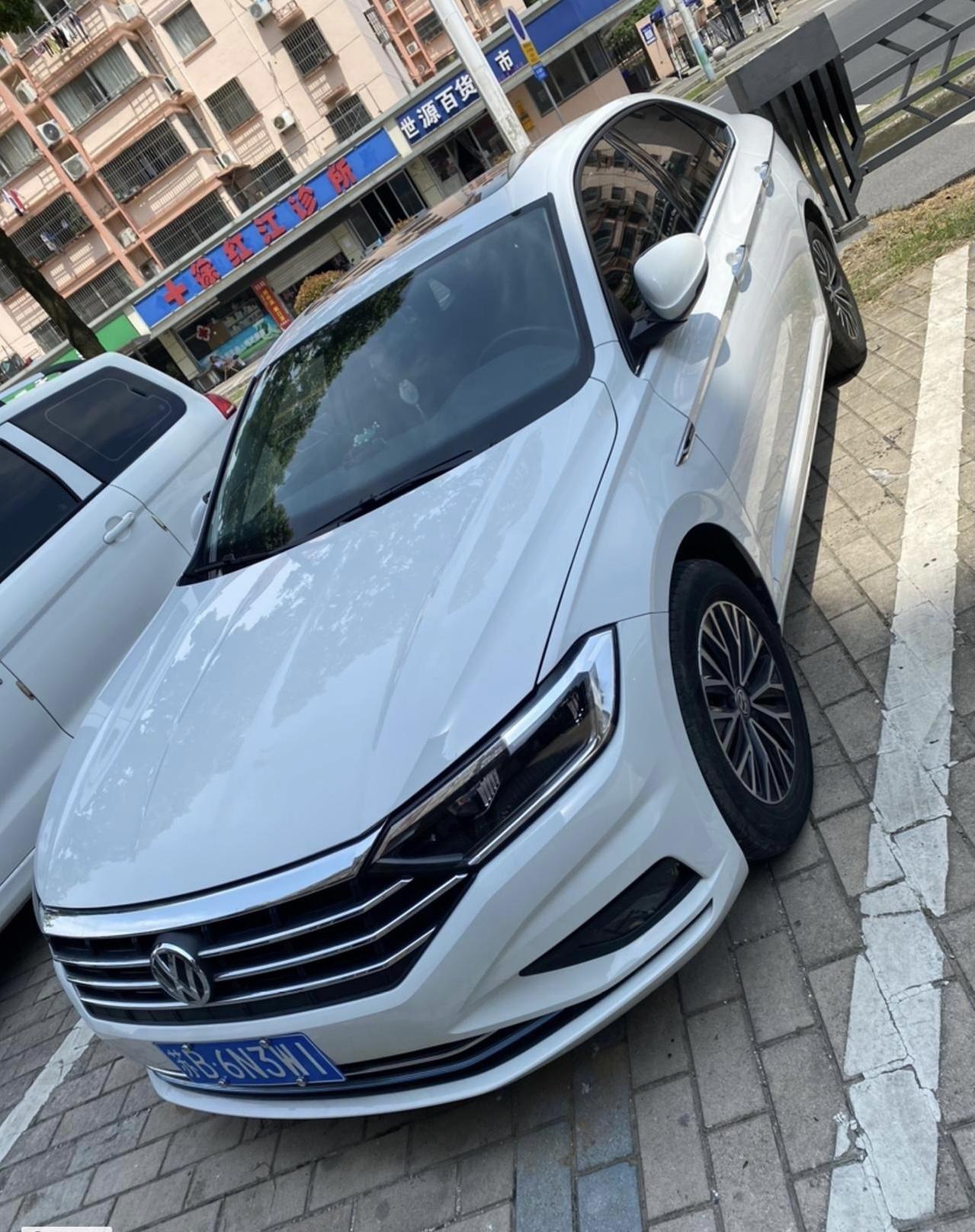 大众速腾 车友们。三年的车子。跑高速刹车抖动。超过110一会震动 一会正常。反反复复。是不是刹车片出了问题。还是要做动平