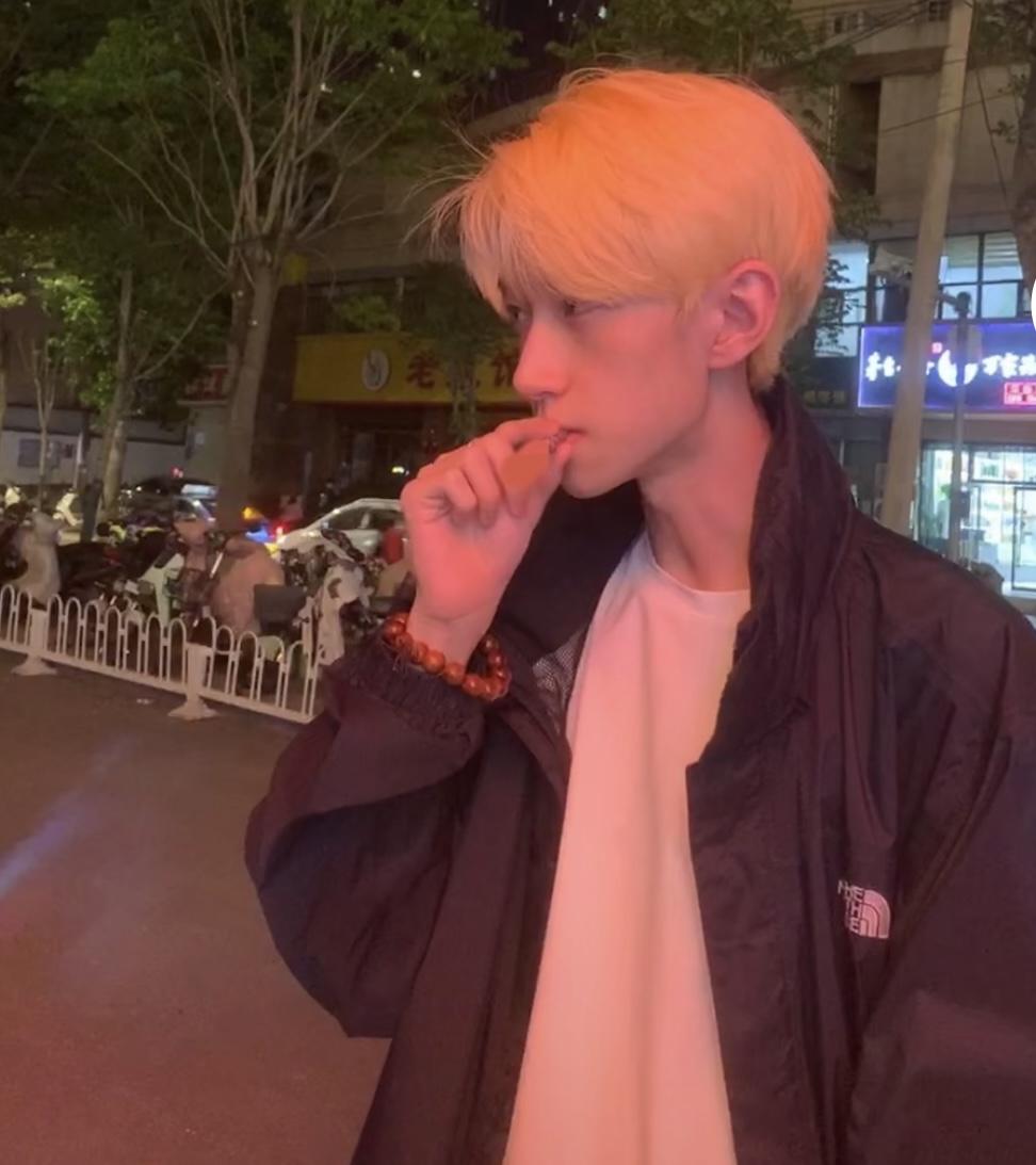 奔驰E级 19岁月入一万三，没房贷，父母给了五十万，不知道全款买了之后能不能养的起，各位奔驰e的哥给我解答一下，谢谢了