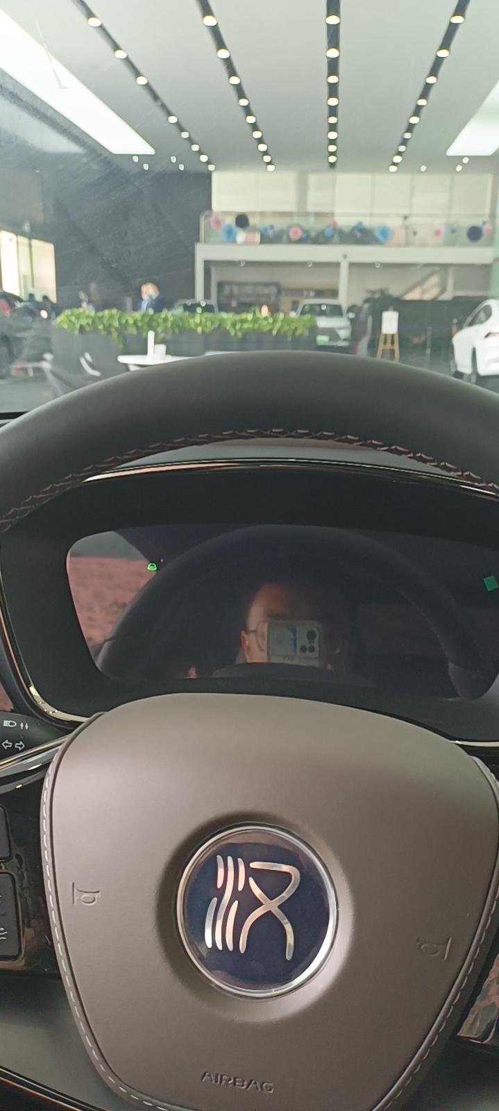 比亚迪汉DM 兄弟们，汉和宋怎么选啊，已经订了宋，等车太长了，还有两个月左右，汉有现车，但是汉的高配包包不够厚，低配中配