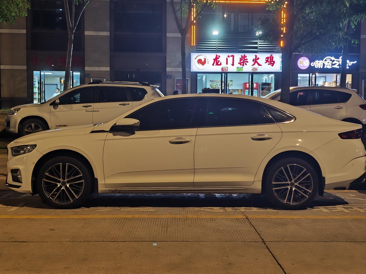 老铁们，请问星瑞1.5T什么时候出啊，就准备在艾瑞泽8和星瑞1.5T之间选一个