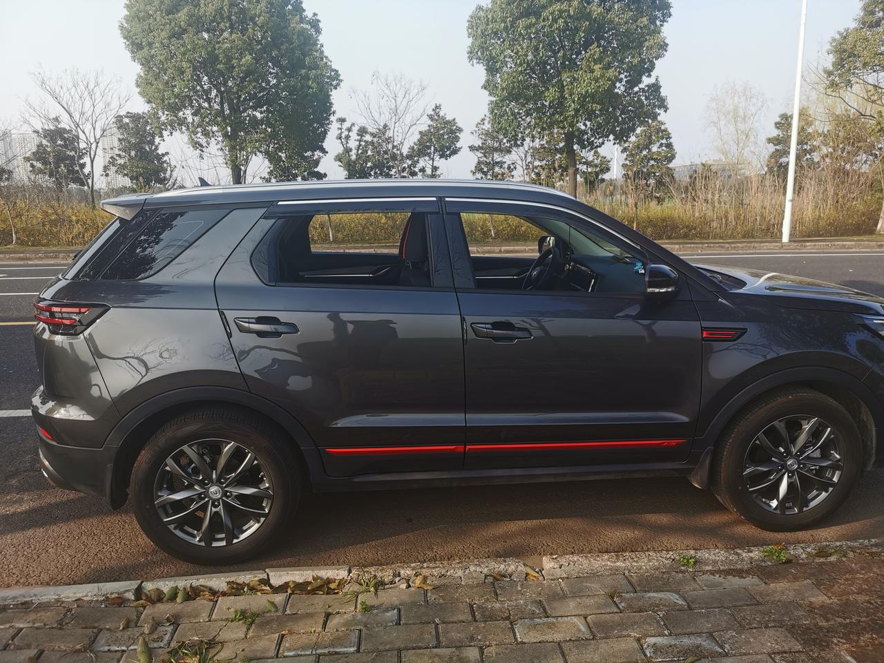长安CS55 PLUS 开了4个月 7000km了，昨晚跑了一段路，车内闻到了较重的汽油味，下车看了下 也没有漏油，踩油