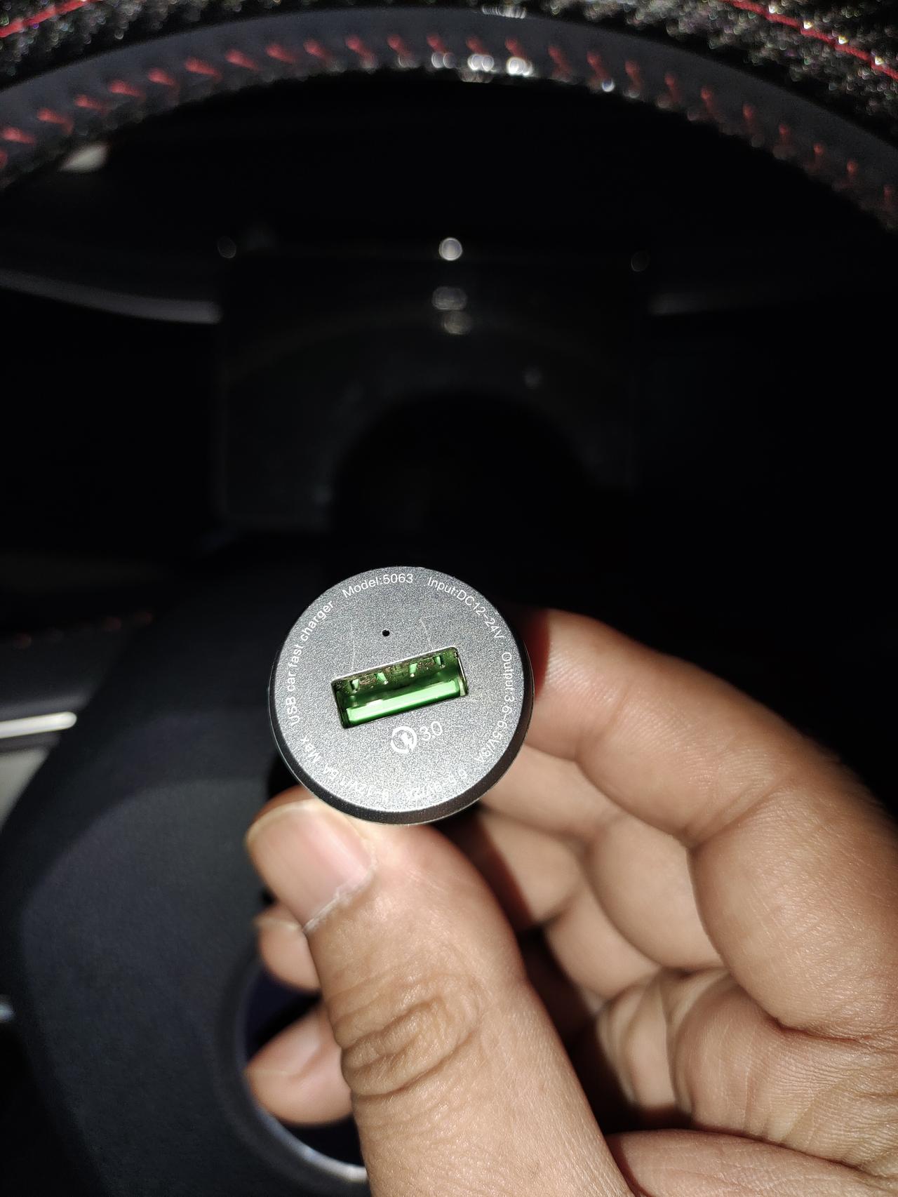 比亚迪秦PLUS DM-i 感觉USB充电特别慢啊，今天特意看了一下一小时四十分钟的车程没用手机 才充了百分之二十的电。