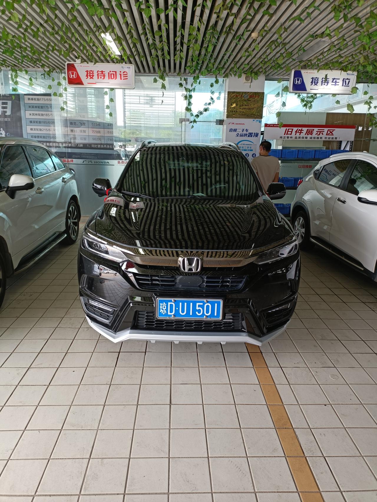 本田皓影 海南，浩影幻夜版 ，燃油的，19号提车，238000贵吗？