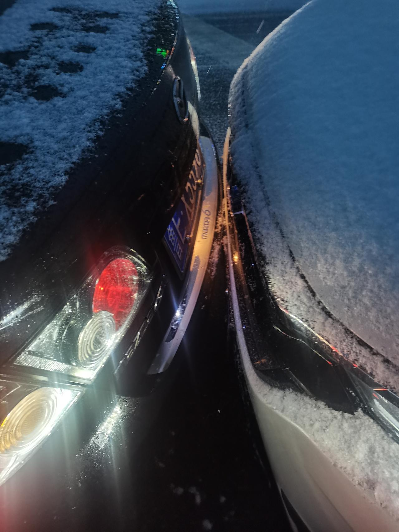 本田皓影 下雪路滑一血啊没掉漆，就是前碰撞预警的雷达左下边的中网有点前后松动了，这可怎么整。。？