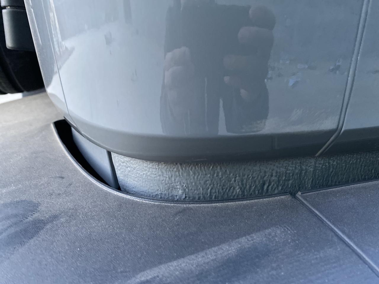 坦克300 21万号，今日提车，顺延车这里的漆面正常吗