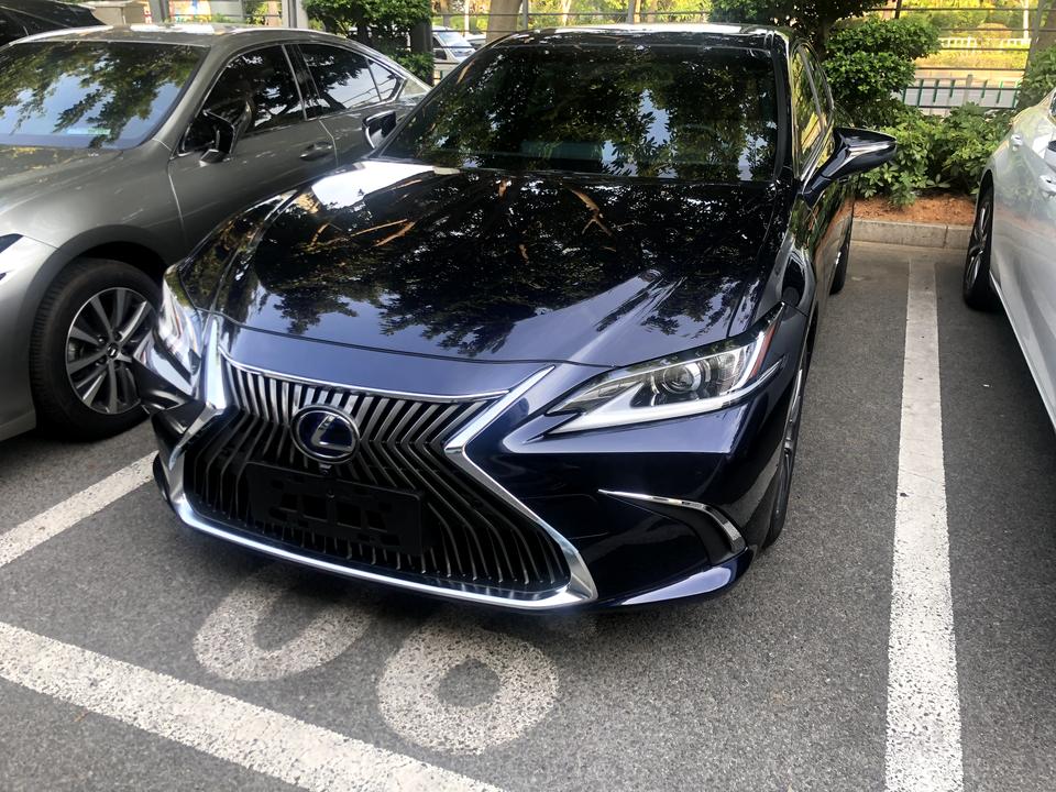 雷克萨斯ES Es300h卓越版，加中升的延保礼包值得买吗，送一些乱七八糟的，加电尾门 360 可以改ls中网加自动折叠