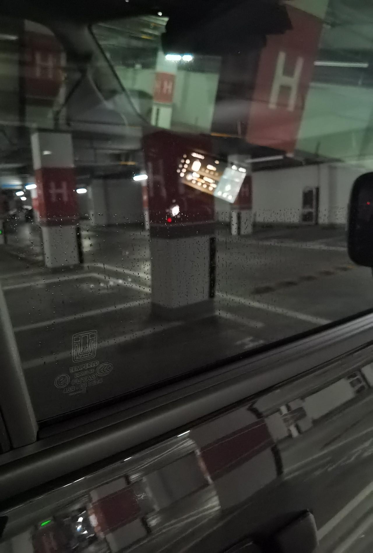 坦克300 坦克车友们，请教一个问题，我最近发现了一个现象，前段时间下雨的时候车子停在外面淋雨了，之后天晴了过了两天我开