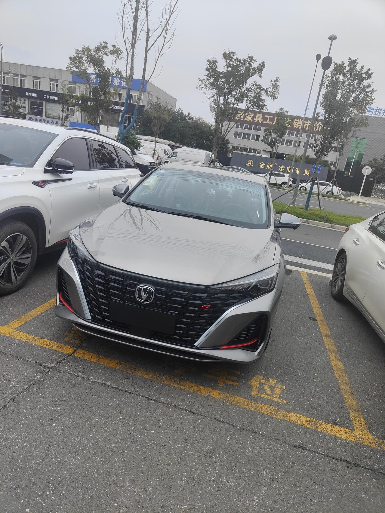 长安逸动 22旗舰 贷款  10万八千  贵不   各位大哥