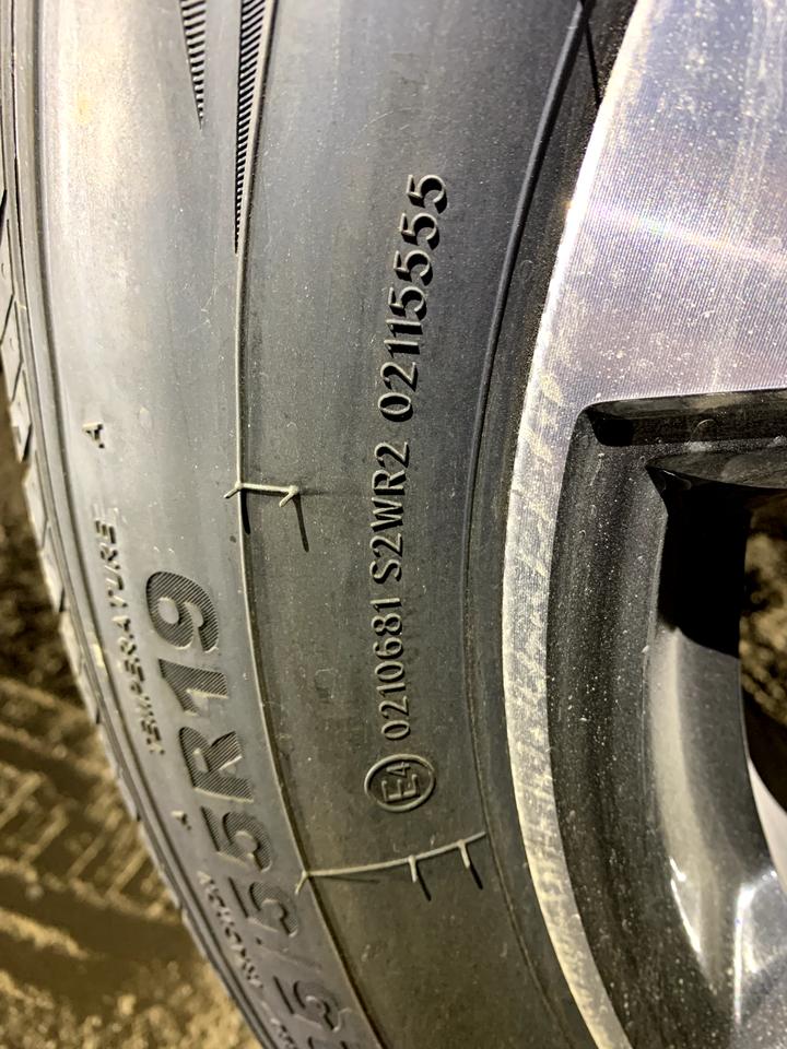 长安CS55 PLUS 验车日记：昨天去验车了，第二代尊贵的，发现4个轮胎都没生产日期，4儿子店说佳通的是对称花纹的不分