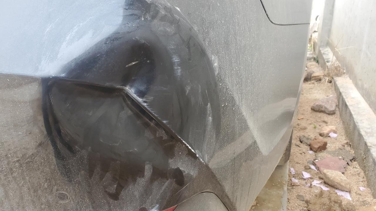 丰田亚洲龙 昨晚倒车聊天去了，给屁股撞瘪了，请问各位车友自己有办法给吸出来吗？