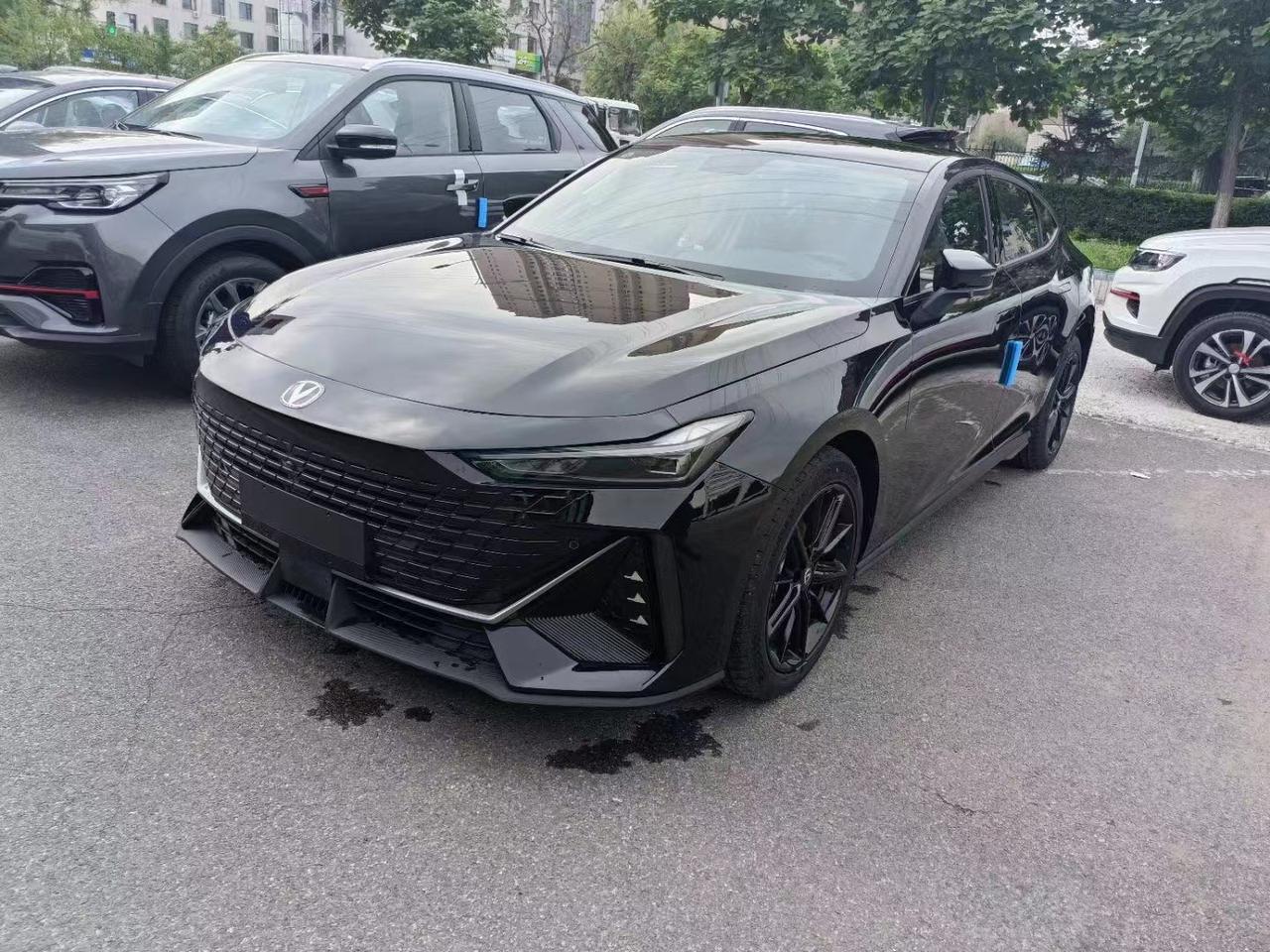 长安逸动 4s店没有现车。你们都是等多久提的啊？  销售告诉我得等一个月