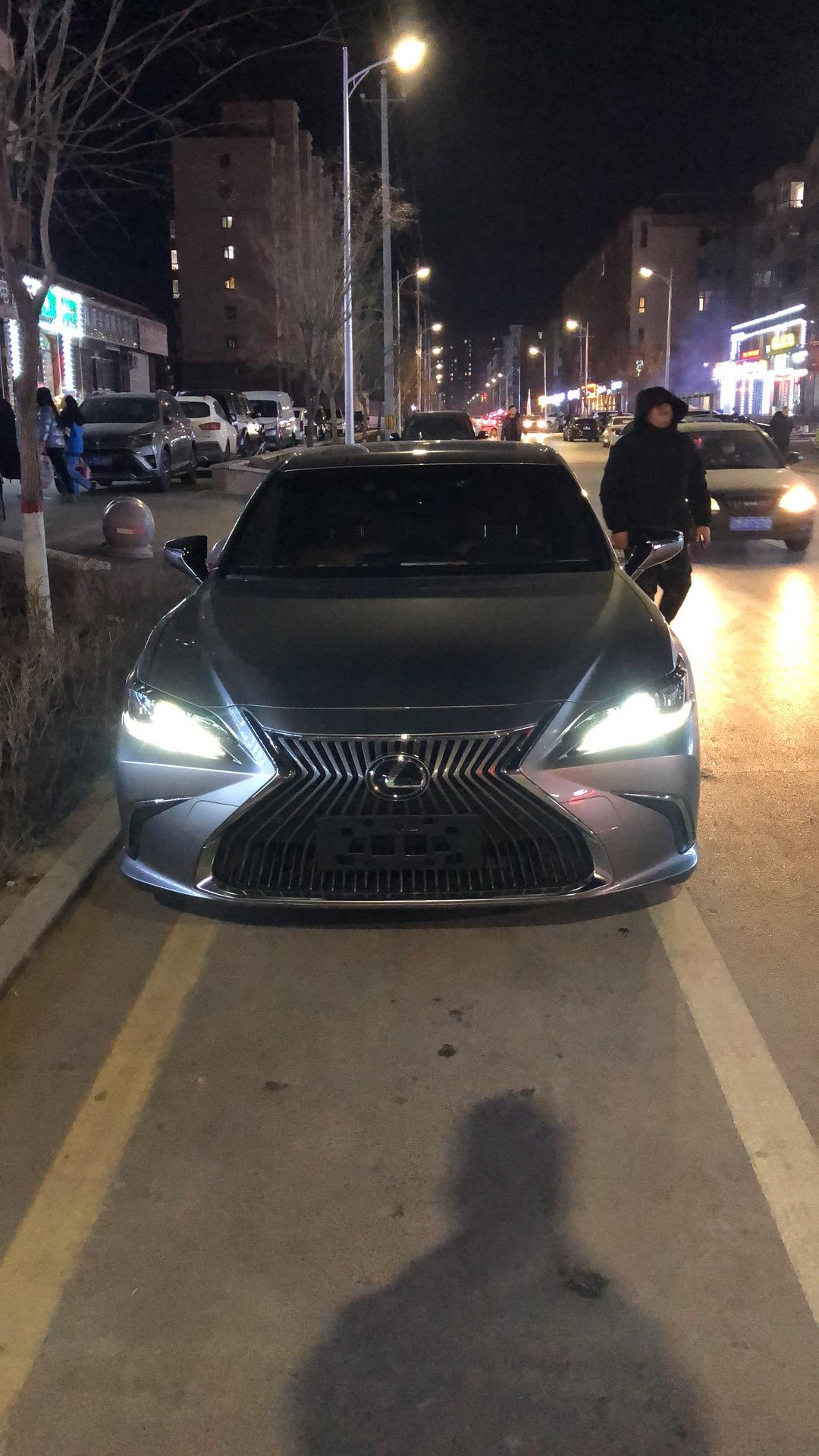 雷克萨斯ES ES200有大灯延迟吗。就是灭火 还亮一会。我的开车门子就灭了。