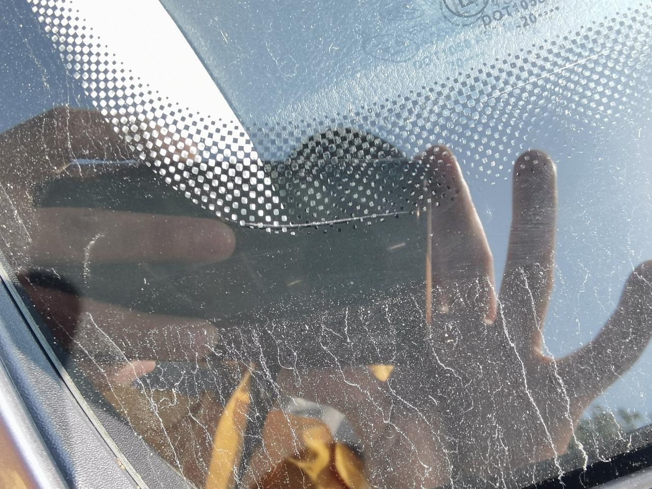 20款宝来，20年10月份买的今天突然发现前挡风玻璃右下角出现细小裂纹。要紧嘛？