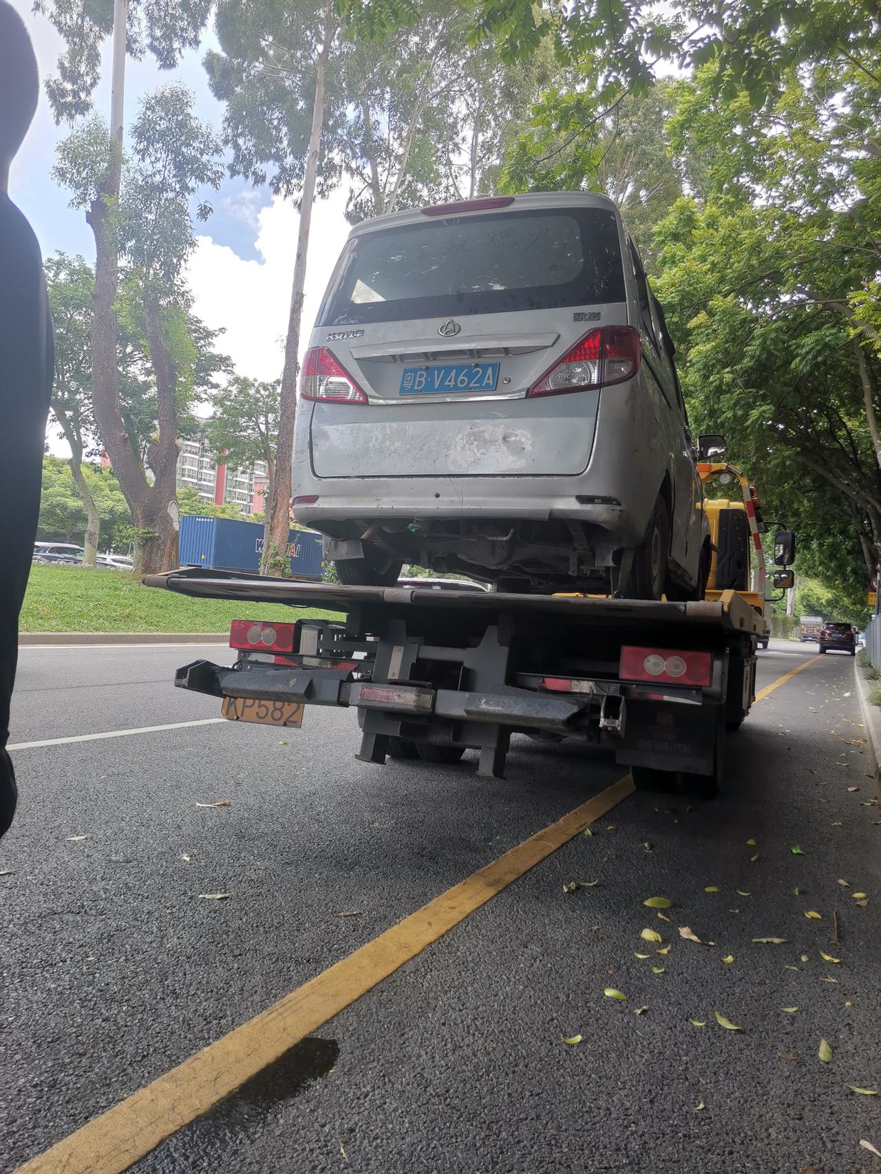 比亚迪秦PLUS DM-i 比亚迪秦dmi，现在哪里提车块啊，我计划这个月去提车，求求求