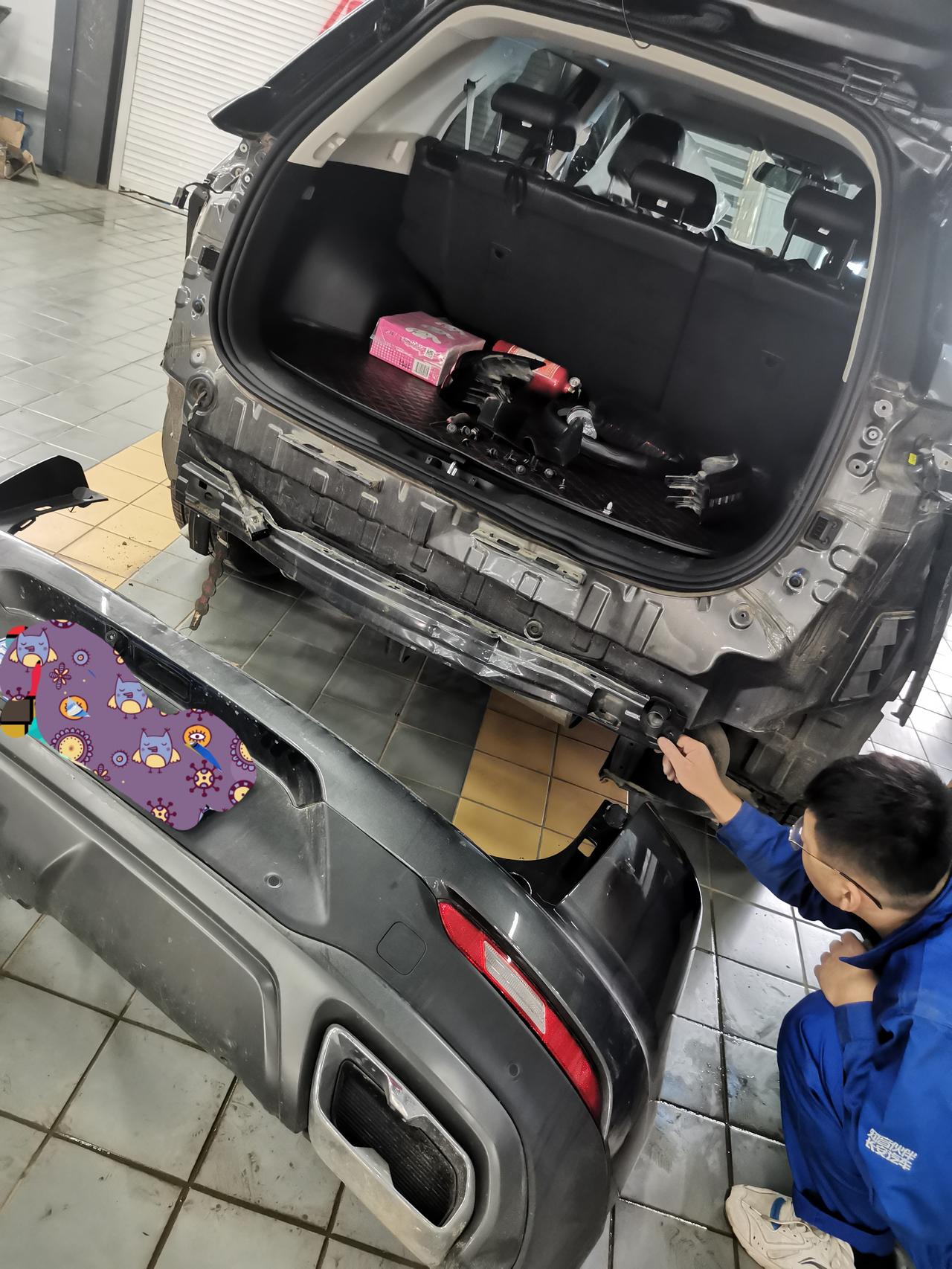 长安CS55 PLUS 我的蓝鲸5P车被F7倒车给撞了，车都移位了，要换后备箱门，保险杠  后包围，车放4s店里10天了