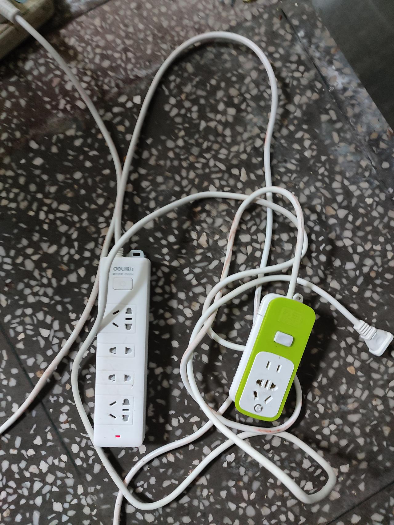 比亚迪秦PLUS DM-i 请问这个充电枪家用充电，可以插在10A的插排接插座上充吗