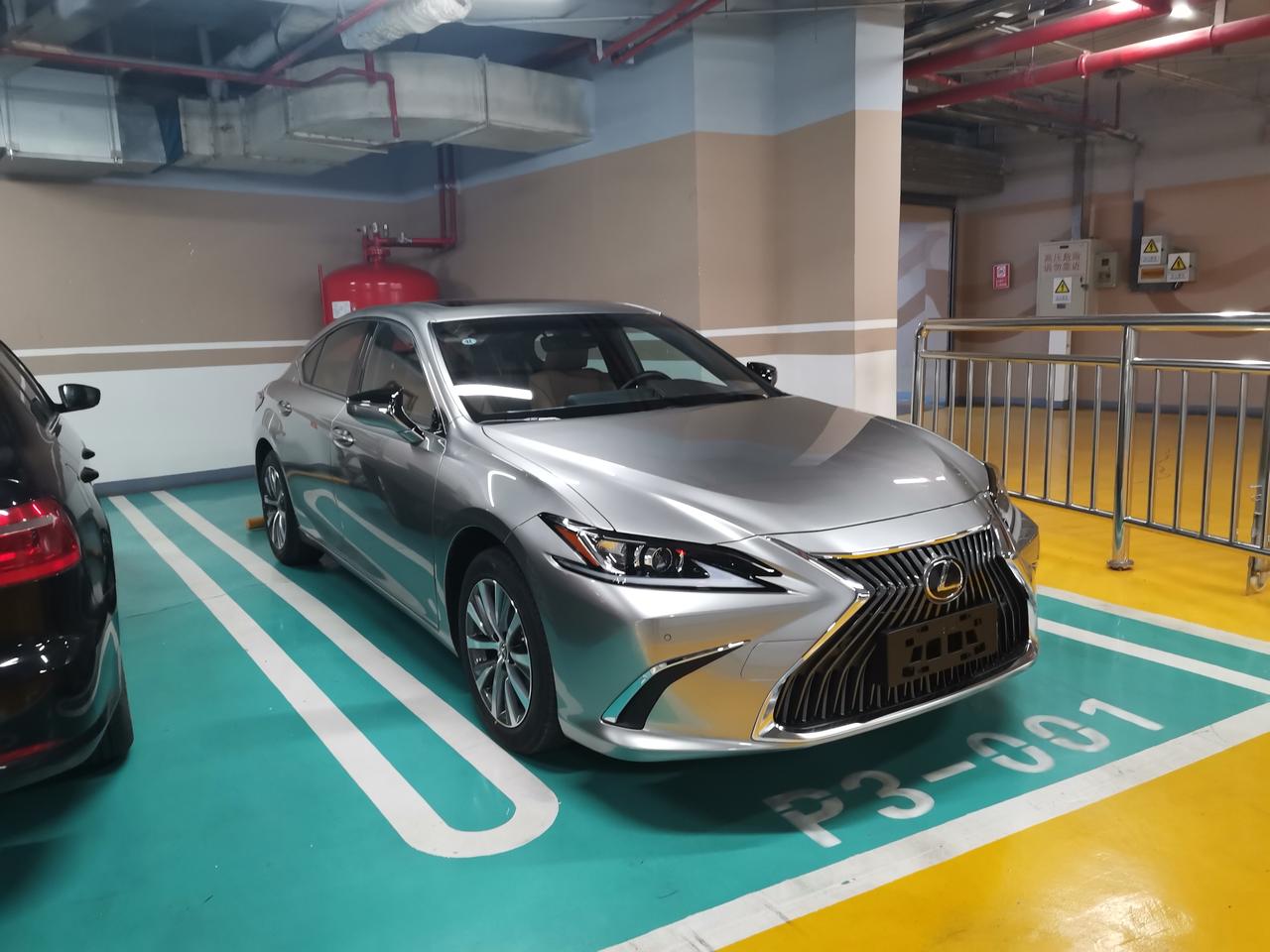 雷克萨斯ES 过年刚提的车。雷克萨斯es200怠速声音偏大。怠速转速天800转也合理啊，就是觉得声音偏大，你们的会吗？再