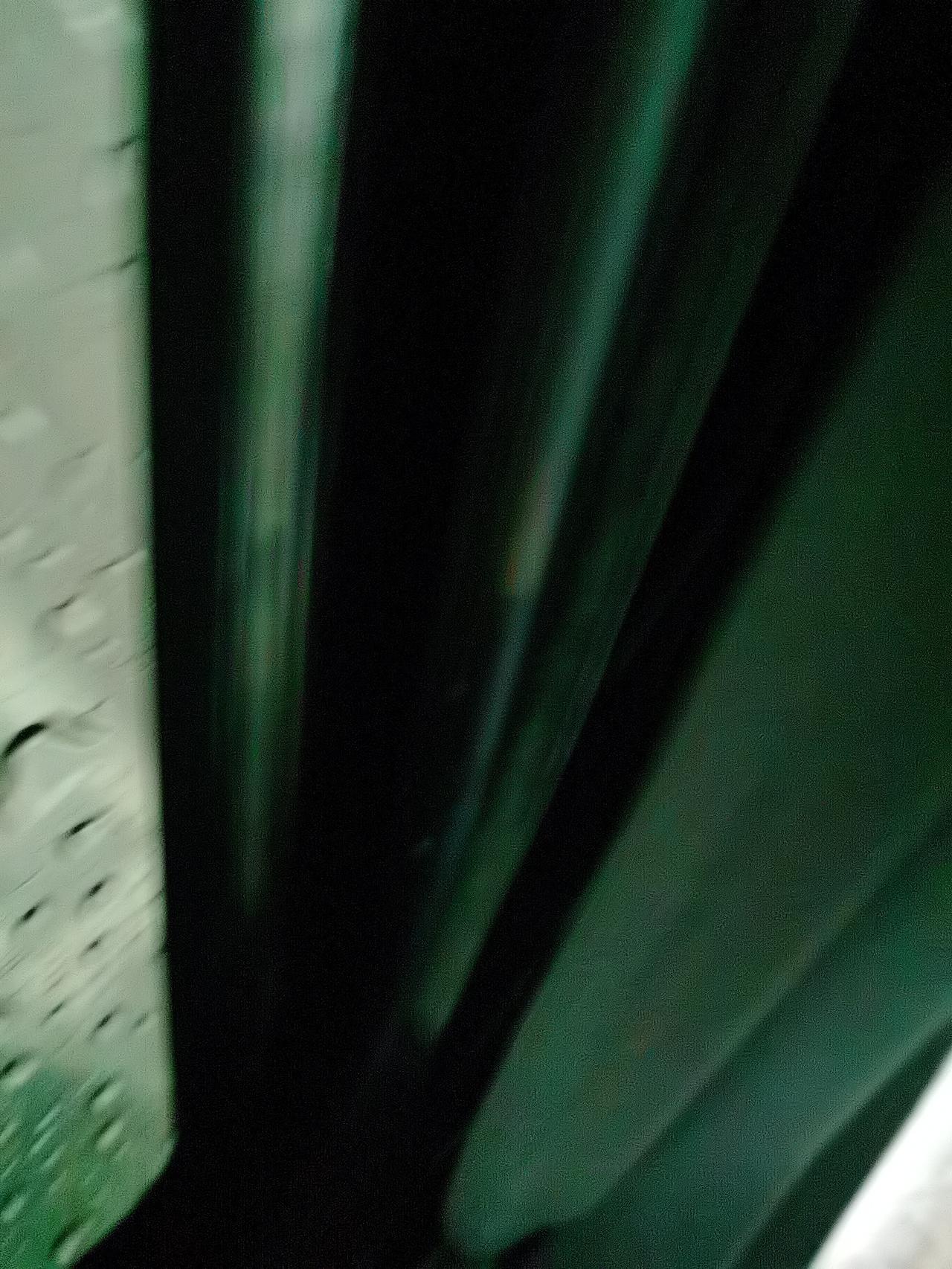 比亚迪秦PLUS DM-i 天窗边上有小水珠，正常么