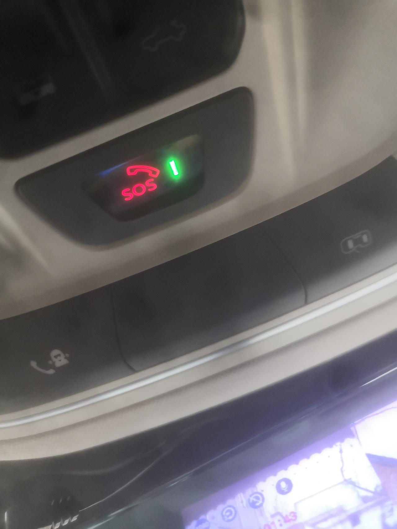 哈弗大狗 大狗车头顶这个灯是一直亮的吗   请解答