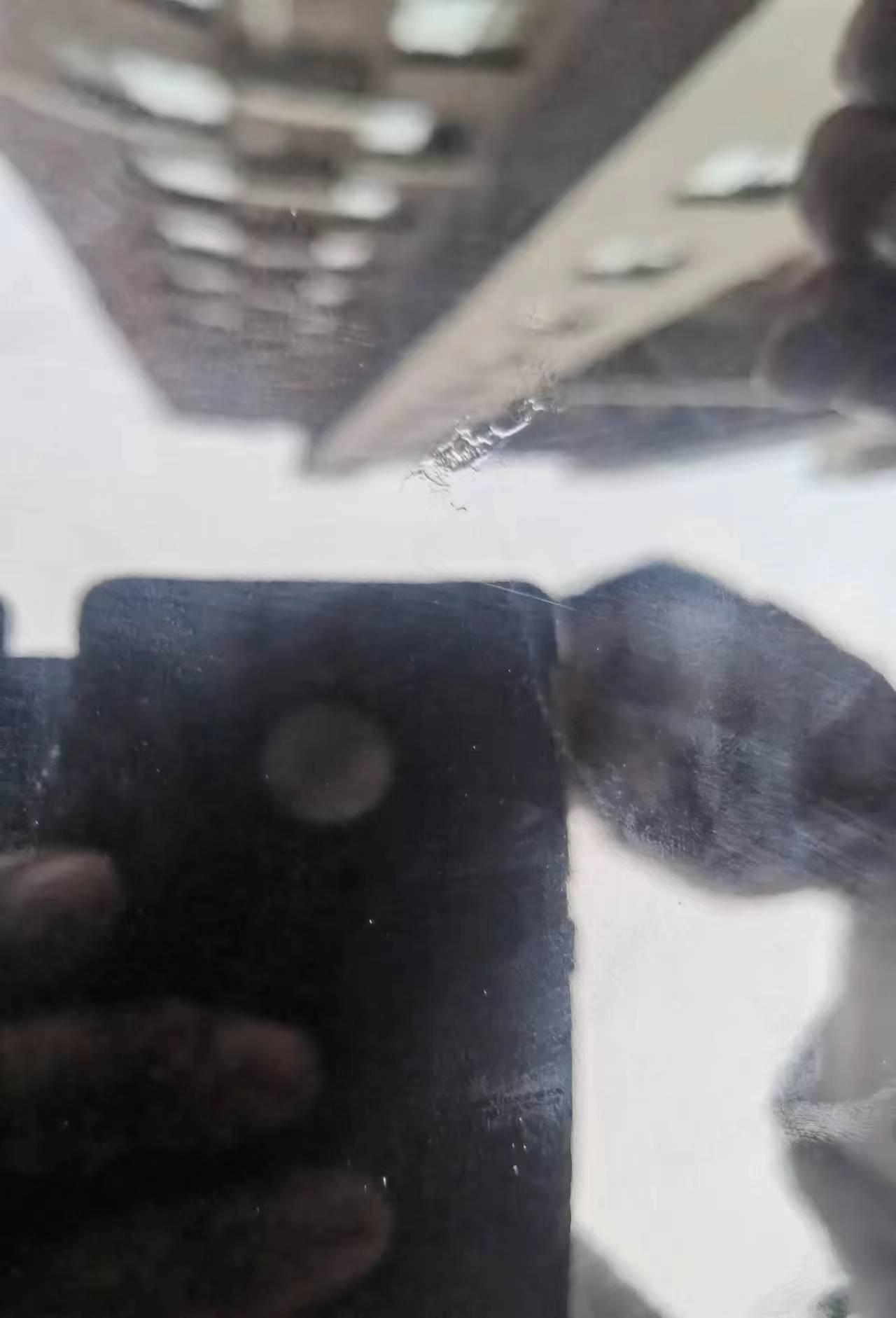 朋友买的新车皓影，发现车漆有瑕疵，从汽贸提车，汽贸让找厂家，厂家让就近4S店鉴定。鉴定完了就没结果了，朋友把车给汽贸公司