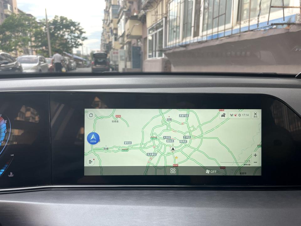长安逸动 前两天擦显示屏的时候不知道扒拉到哪里了，显示屏小了一圈，出来一个对话框然后擦的时候直接就点上了，也不知道咋恢复