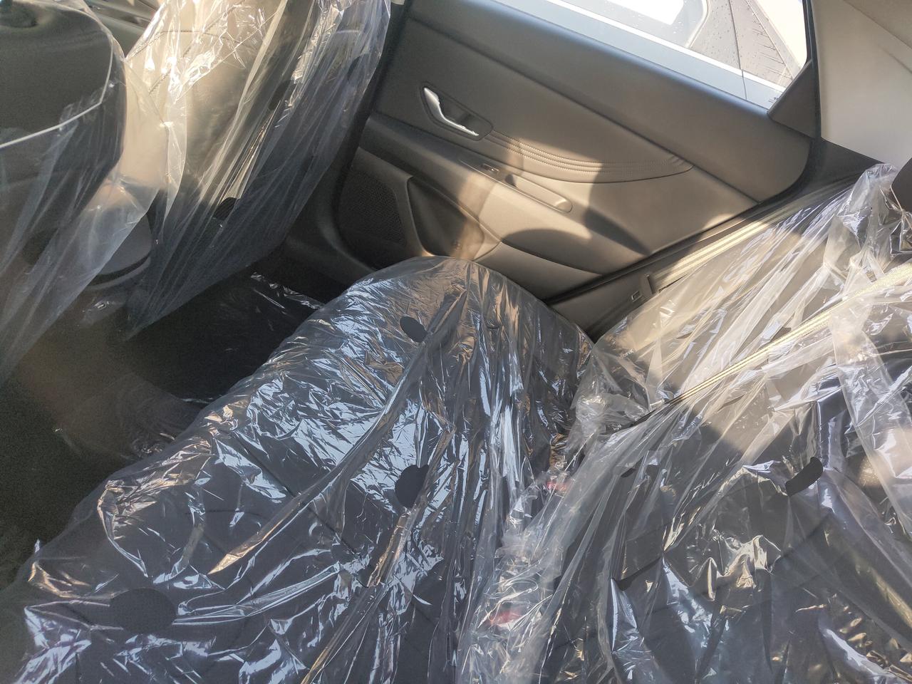 现代伊兰特 看车友圈里面 不是说11月份之后的车会带后排出风口吗？ 为什么我提的11.29号的车没有呢。
