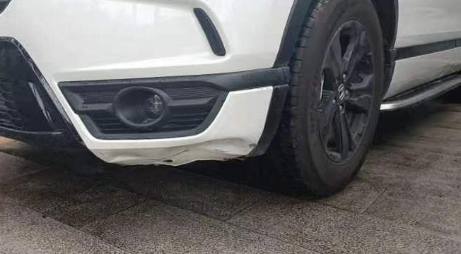 本田皓影 新车 前面没看到 撞了这个地方 怎么修啊