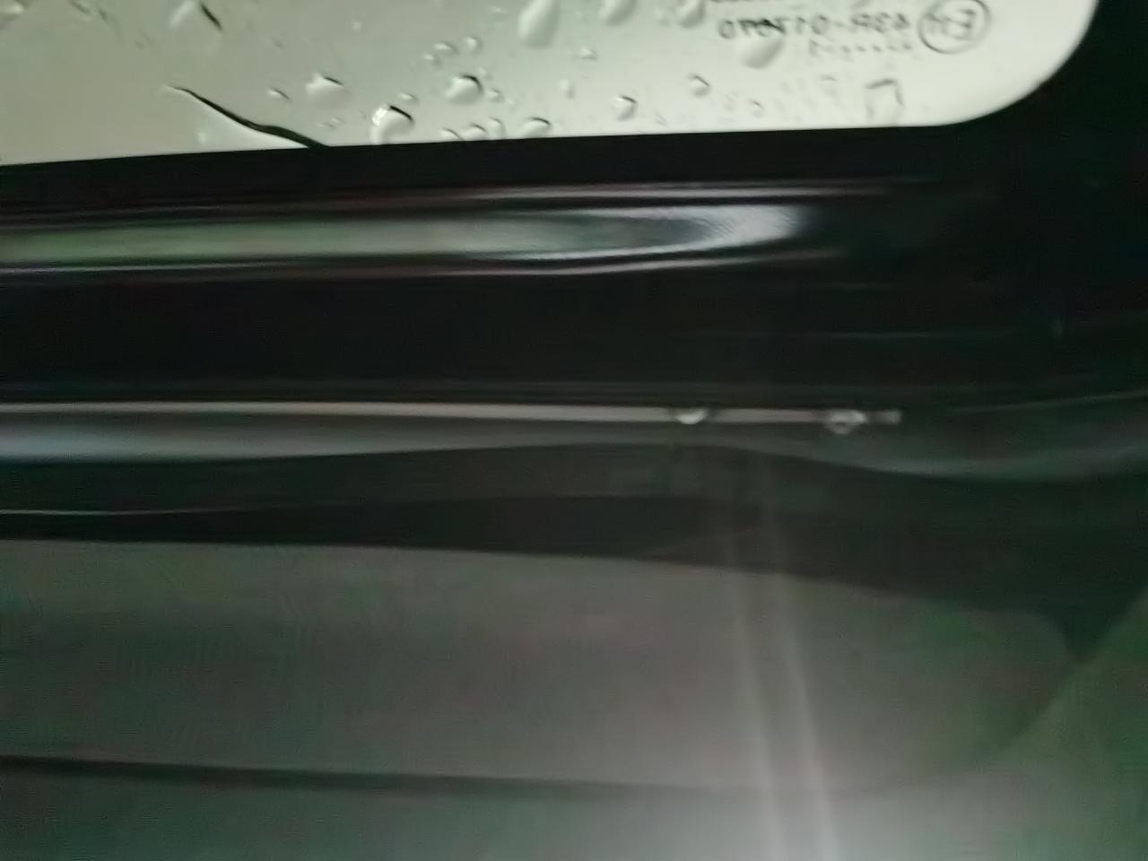 比亚迪秦PLUS DM-i 天窗边上有小水珠，正常么