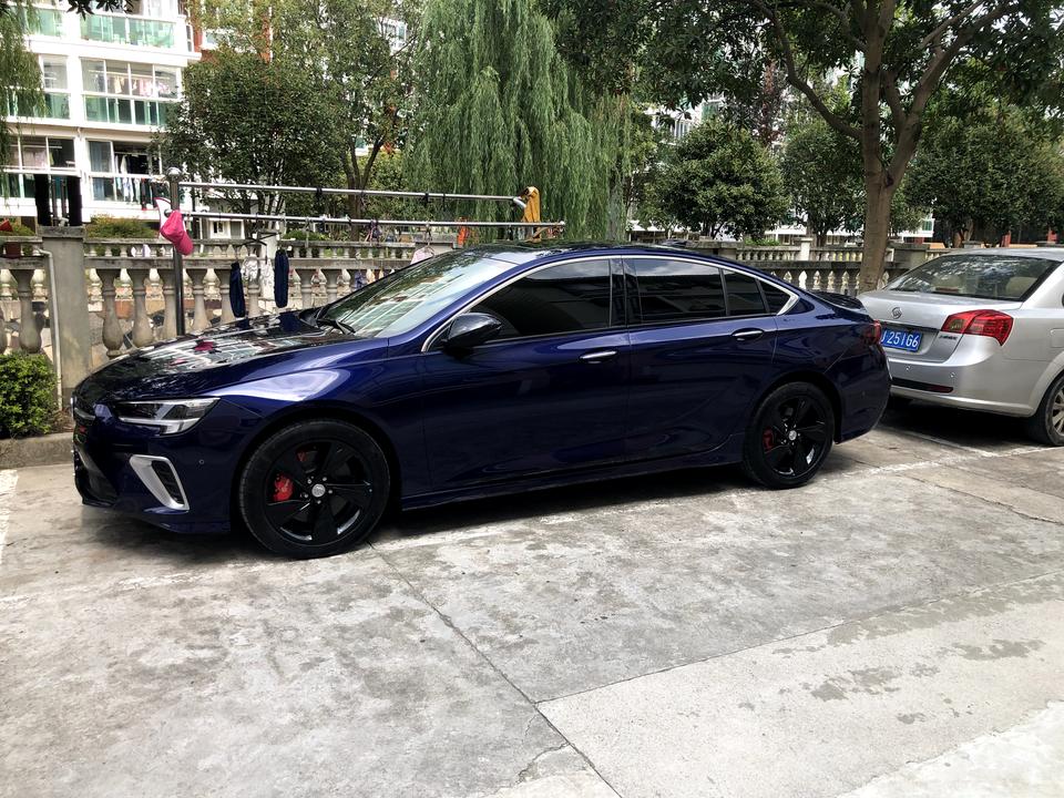 比亚迪秦PLUS DM-i 本人最近考虑买一辆新能源车，想买比亚迪的车，因为已经有一辆燃油车，君威gs顶配，所以资金有限