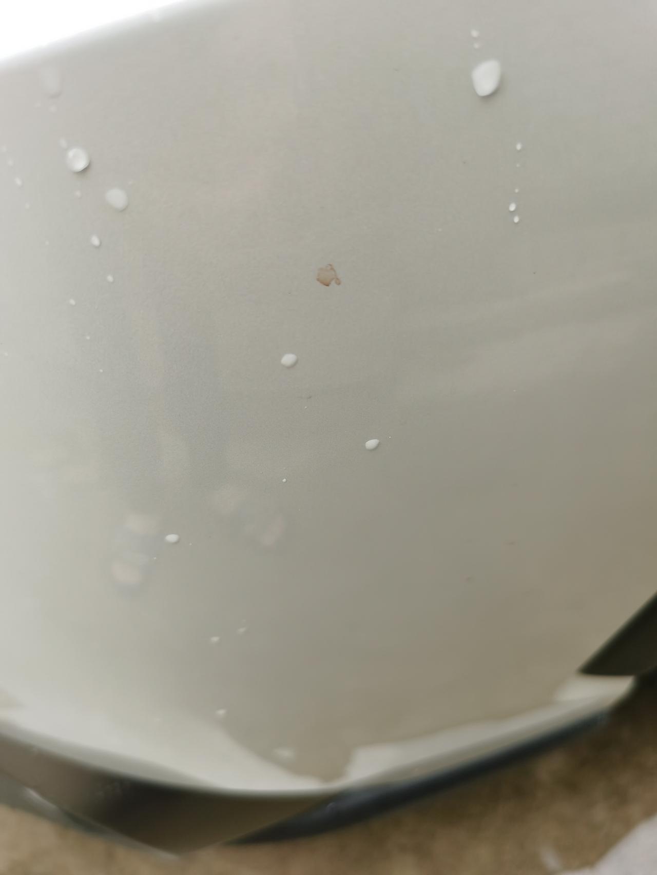 丰田锋兰达 这个提车没注意 现在才注意到  这个找4s没理 这个点是在漆里面的不是外面的 要怎么弄