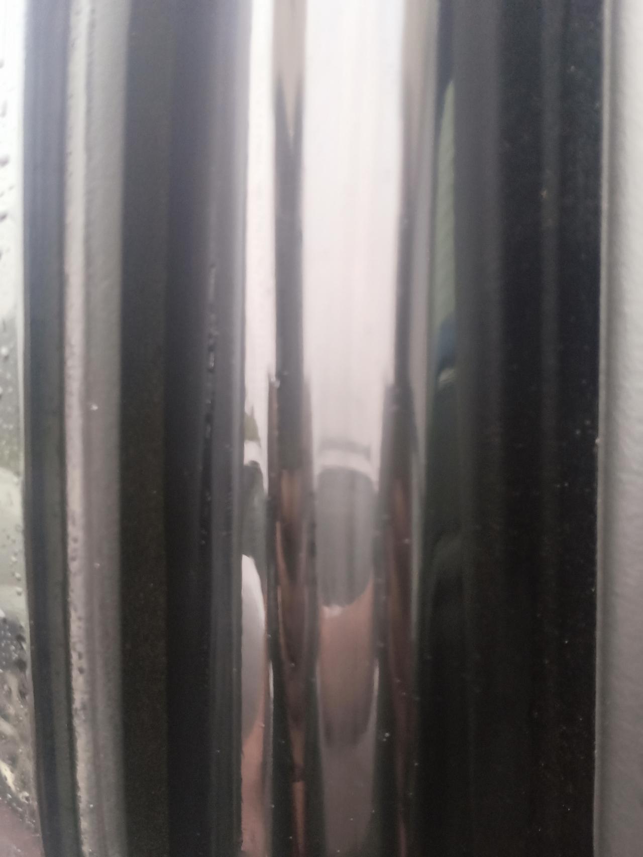 长安UNI-T 不知道各位大佬有没有碰到这种情况，半年的车，车门成这个样子，而且只有驾驶室b 柱这样，人生的第一台车，不
