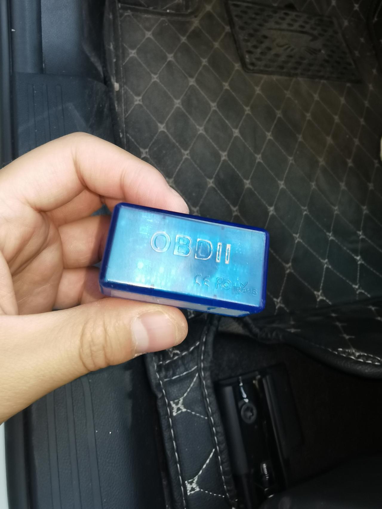 广汽传祺传祺GS4 主驾刹车上方的OBD接口上插着一个盒子是什么？还是旧的。