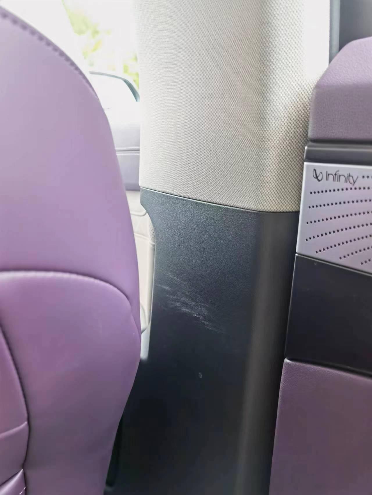 魏牌拿铁DHT 各位的拿铁有在后排出风口和安全带位置的磨损吗？特别是后排出风口那里都磨损出毛来了
