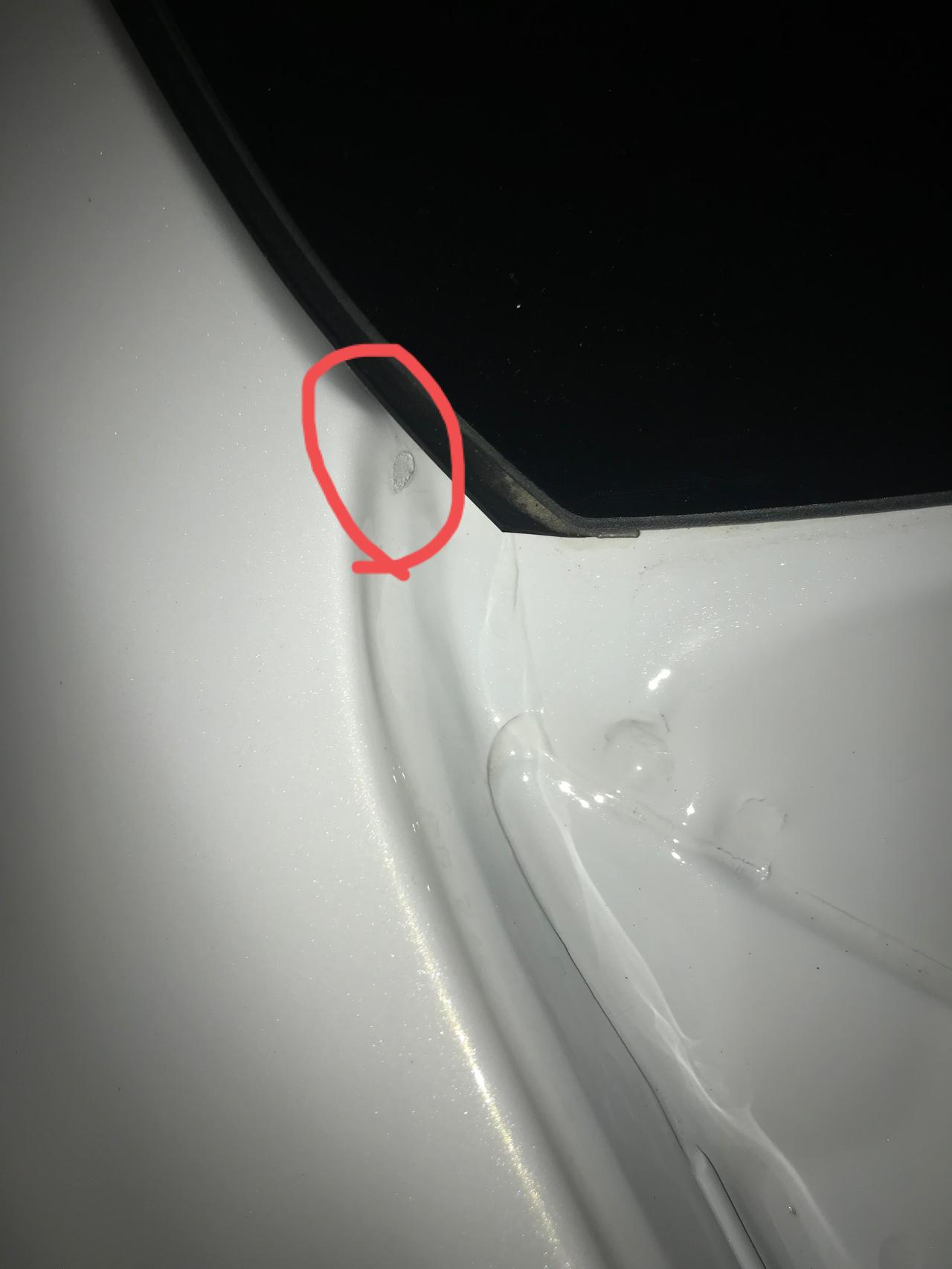 马自达阿特兹 后备箱盖左前角这样怎么回事？我看了一下开合后备箱也没有干涉啊，是出厂就这样了吗