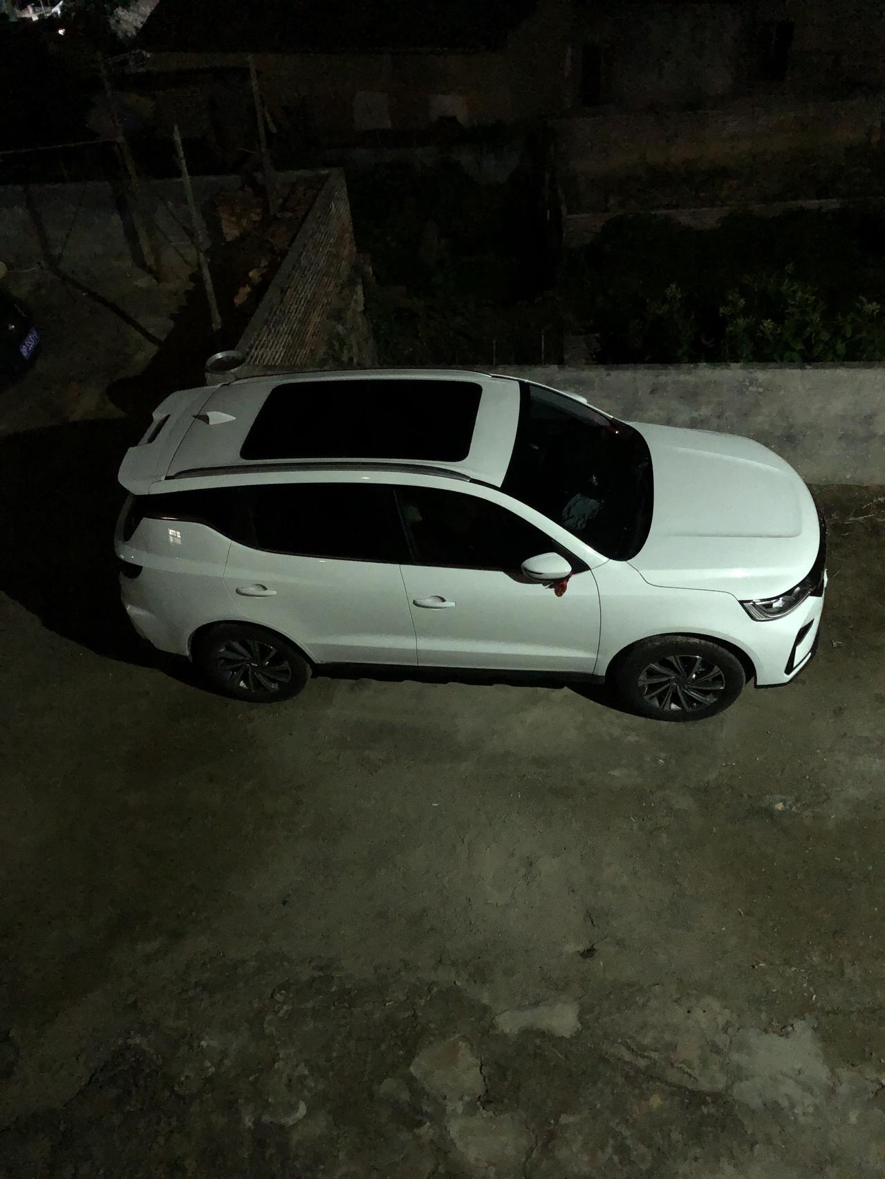 吉利远景X6 远景x6pro 尊贵版全天窗 落地105000贵了吗？