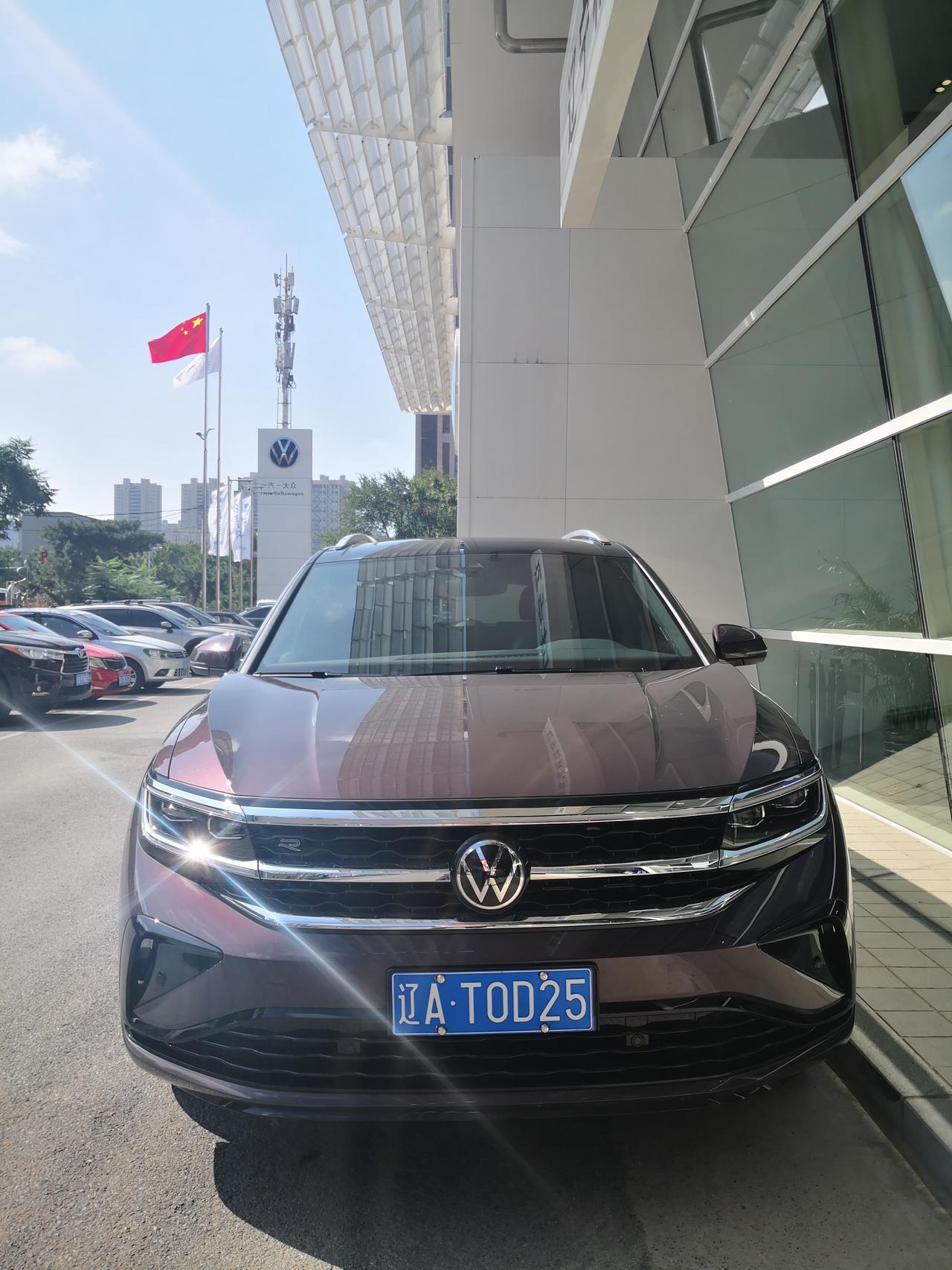 大众揽境 揽镜380选装  抬头显示  前排座椅通风  360全景  矩阵式大动  后排座椅按摩通风  价格是多少？