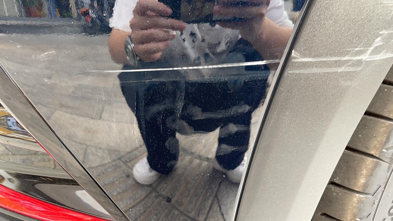 长安UNI-T 车友们，被摩托车蹭了，用啥能遮掩一下，求推荐