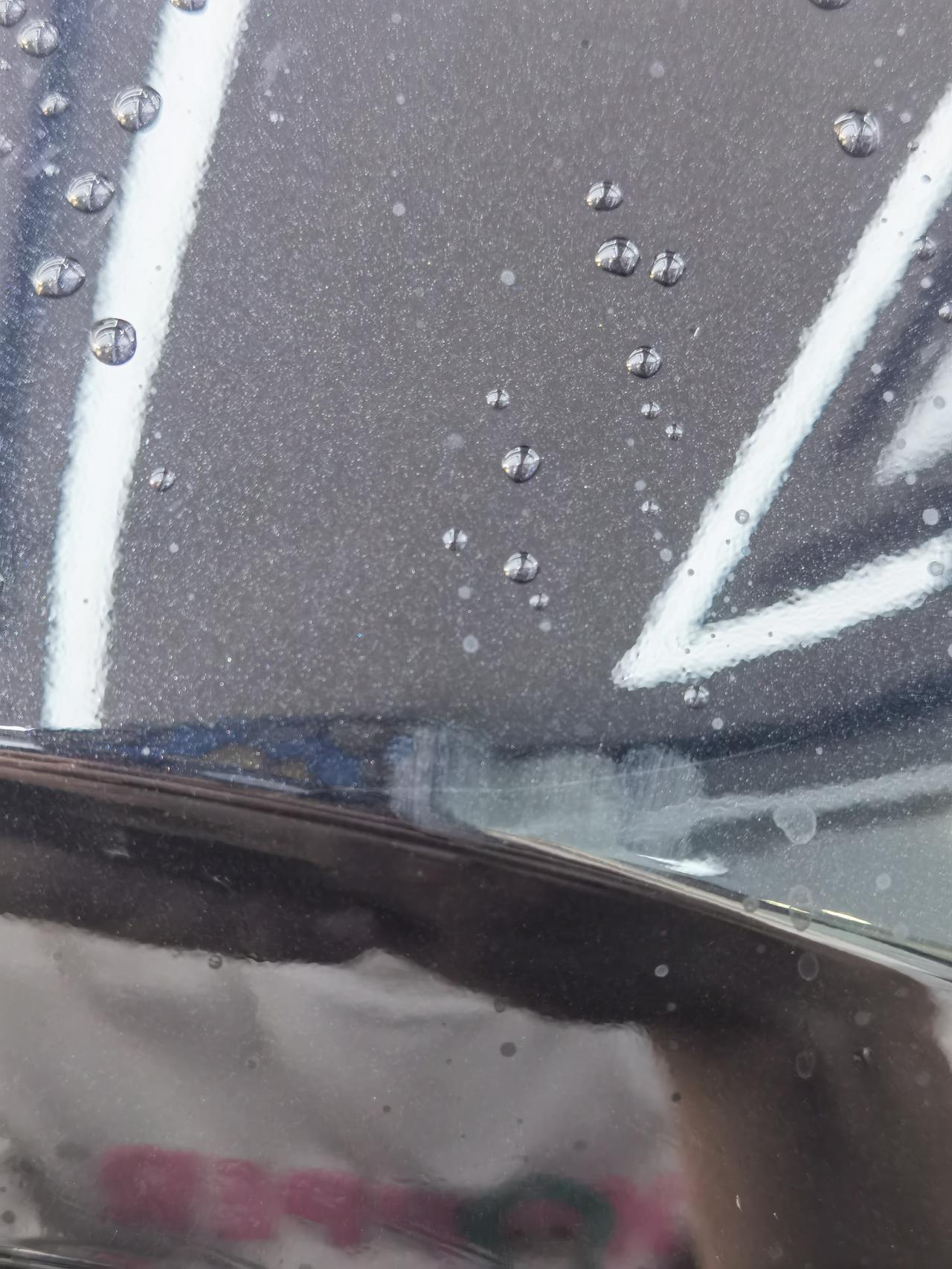 奥迪A7L 不知道被谁划得新车贼心疼需要点漆抛光么 不仔细看倒是看不出来