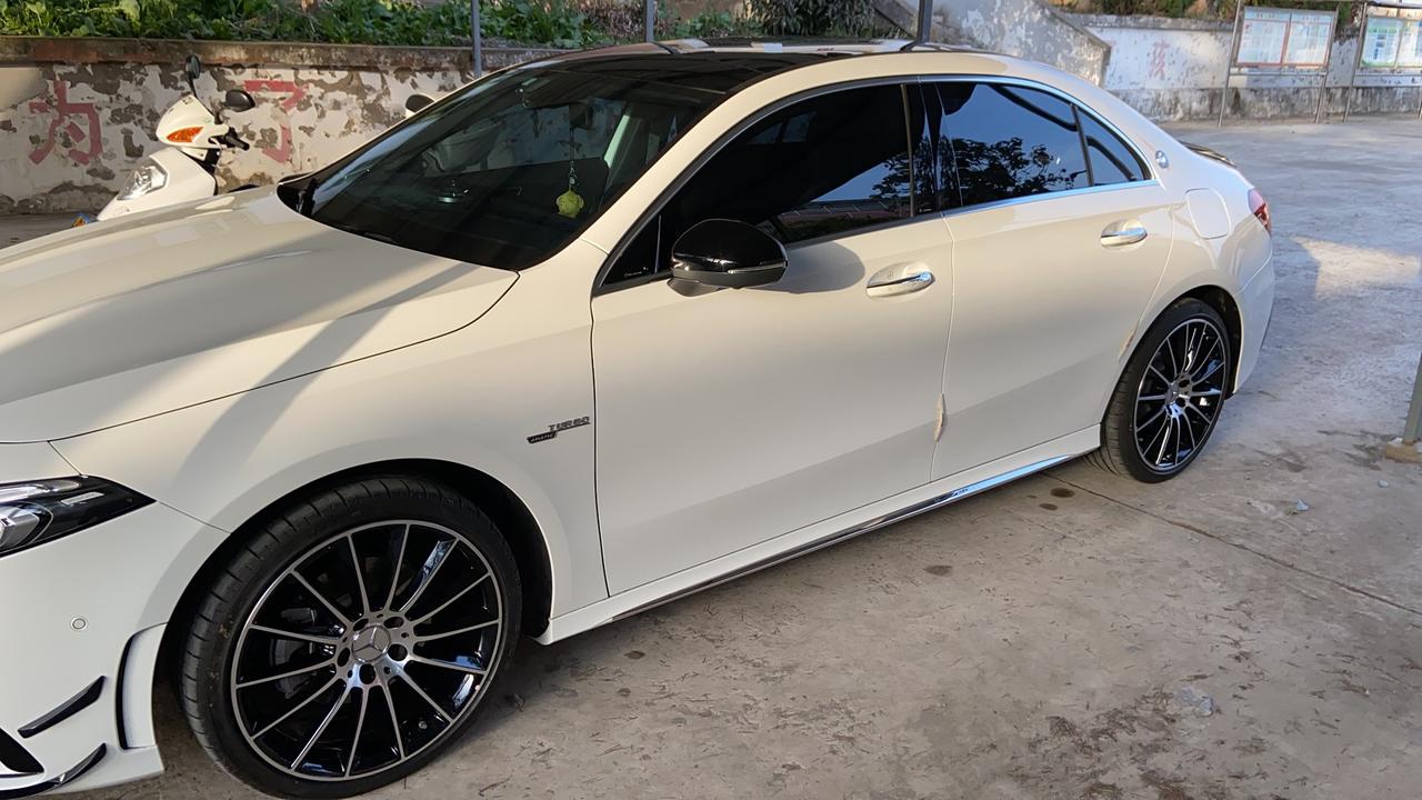 奔驰A级AMG 奔驰A35l的轮毂可以配225/40r19的轮胎吗，235/35r19的太容易鼓包了。