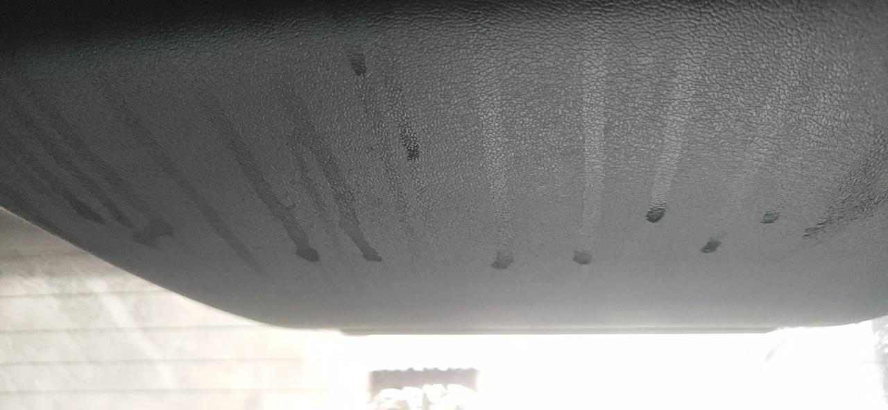 长安UNI-T 一下雨就出现水滴      是不是我的后车玻璃渗水