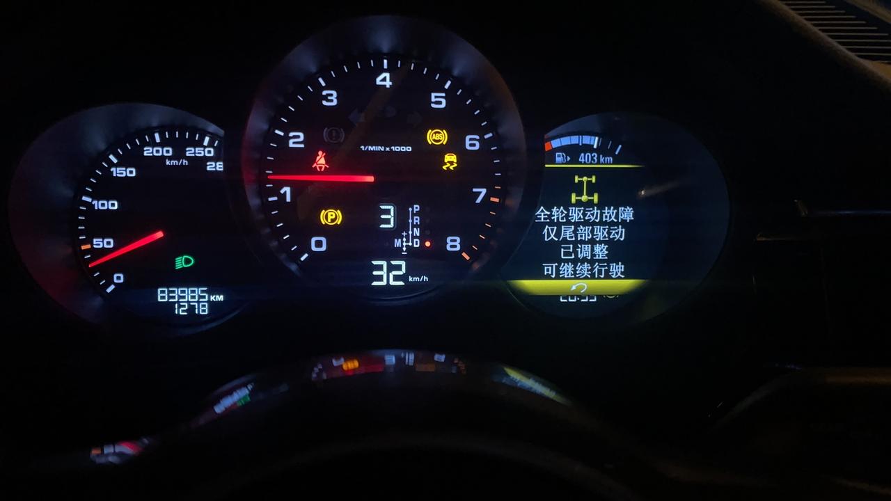 保时捷Macan 这是什么问题 一下子好 一下跳出来
