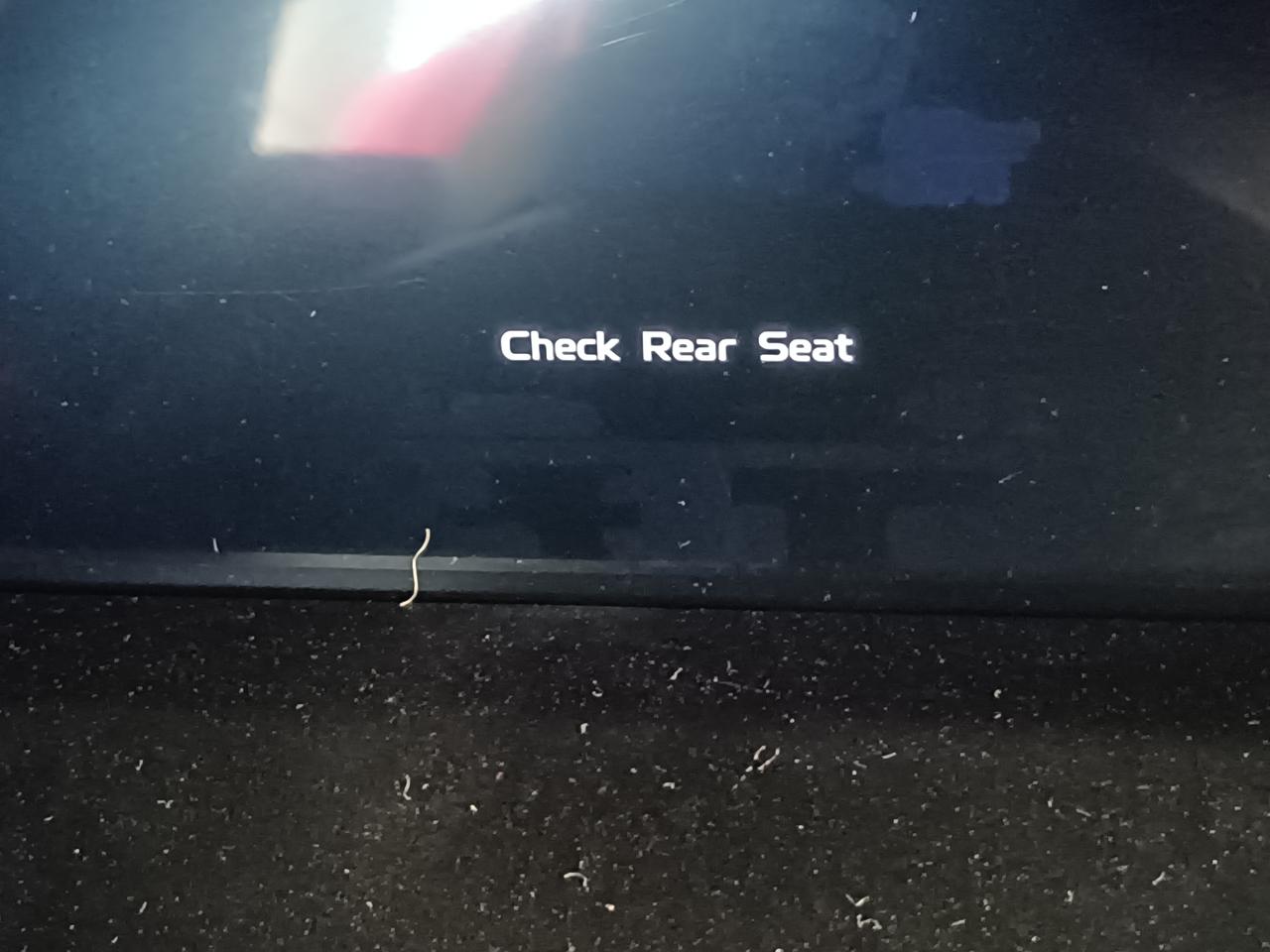 吉利远景X6 吉利第四代帝豪旗舰熄火后显示Cleck rear seat这是什么问题？怎么解决啊