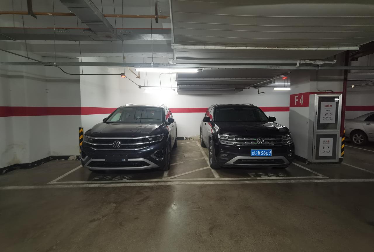 请问下各位22年3月份后的揽境是不是后悬挂的护板都被减配了？看了21年产的车都有啊