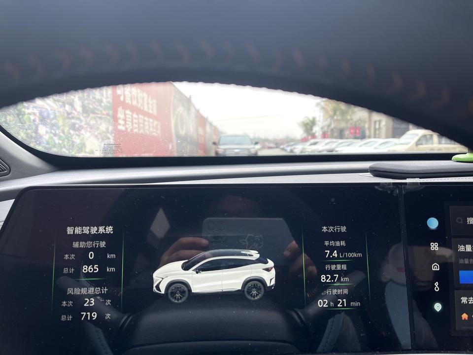 长安UNI-T 兄弟们。你们有没有蓝牙接打电话，打了没一会通话声音又切回到手机上了（苹果手机）