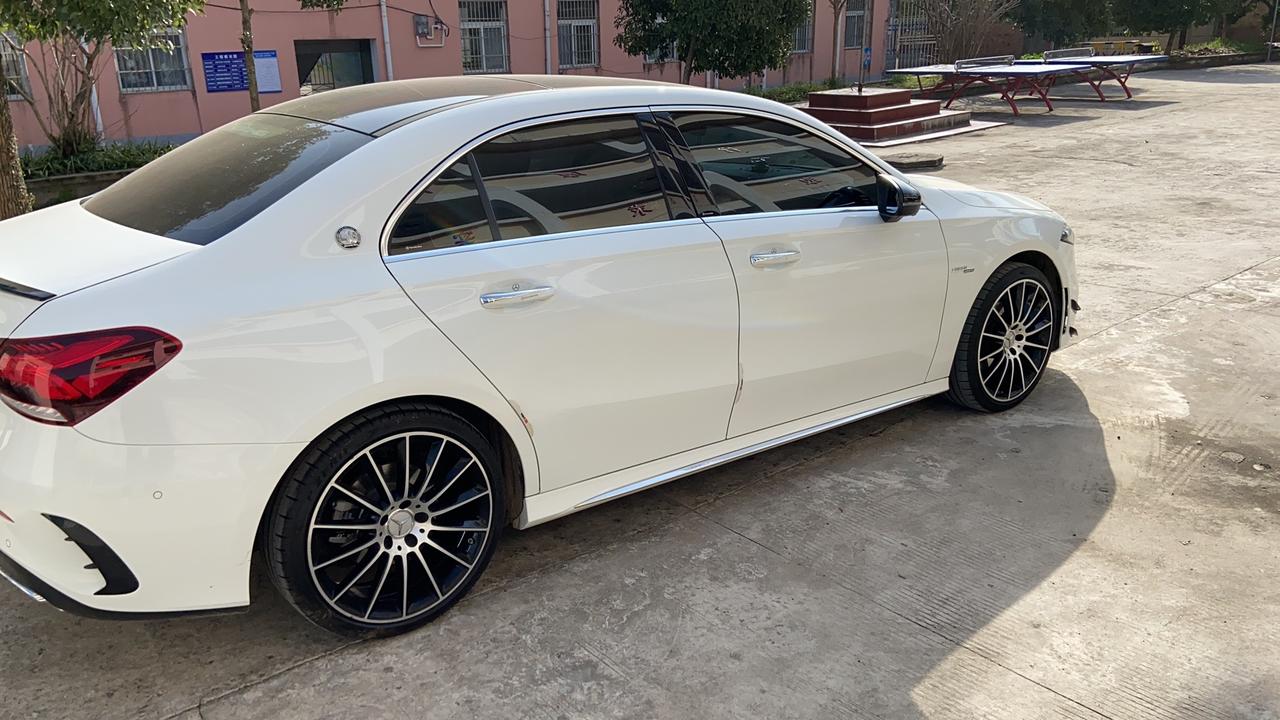 奔驰A级AMG 奔驰A35l的轮毂可以配225/40r19的轮胎吗，235/35r19的太容易鼓包了。
