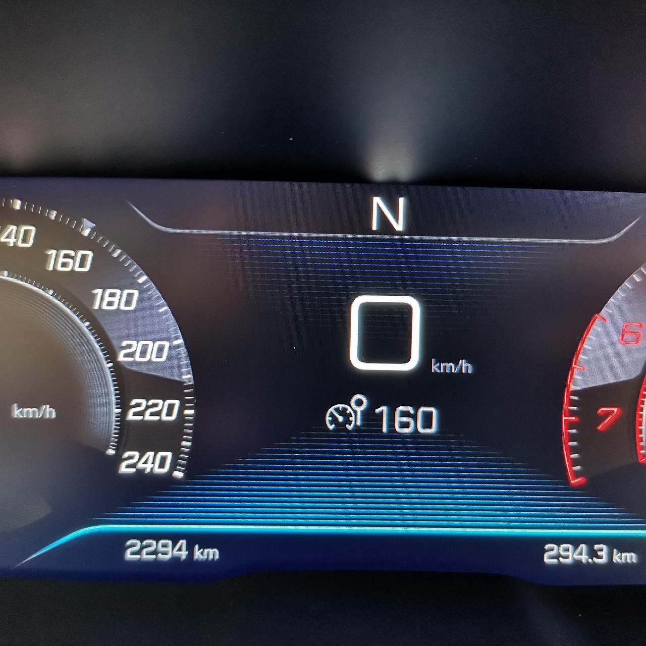 标致5008 请问5008：实力版仪表中间这是什么？