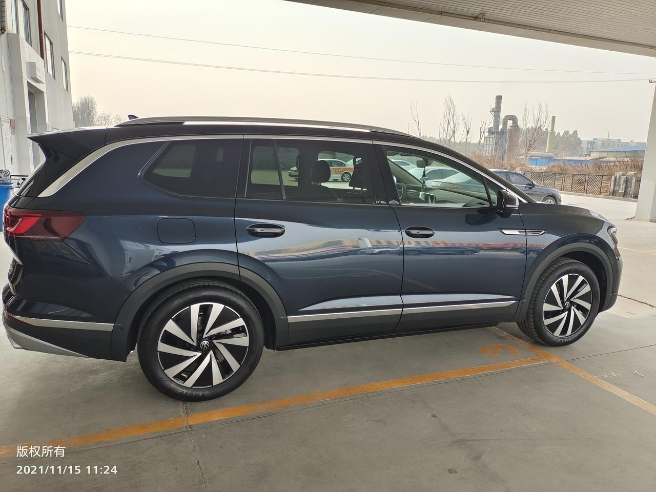 大众揽境 倒车时发现后视镜头视野范围可以转动，甚至打方向转弯时可以看到部分后车牌，不知大家有没有注意？