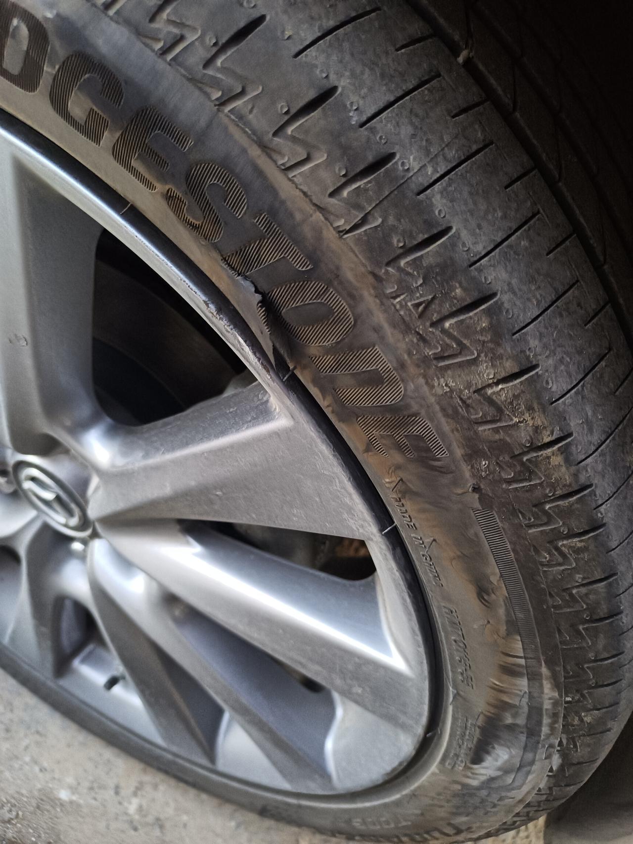 马自达3 昂克赛拉 提车50天，一血没了，大家帮我看看要不要换胎？